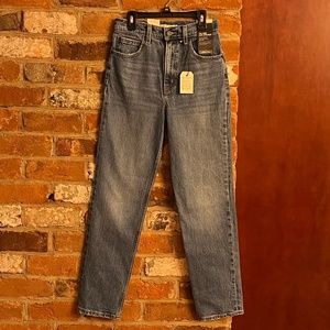 NWT Levi’s 70s High Rise Slim Straight Jeans in Sonoma Case Wash Size 25